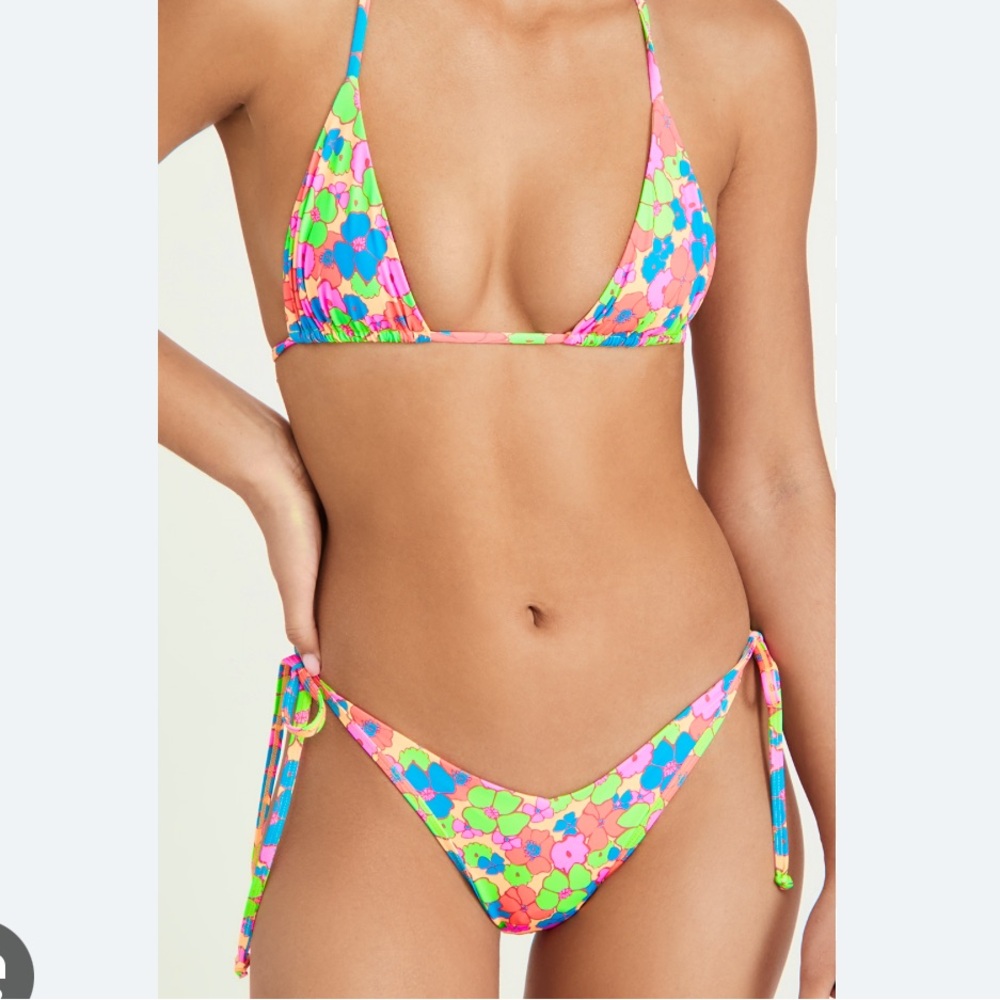 Frankie’s bikinis Groovy Set (top M bottoms L)